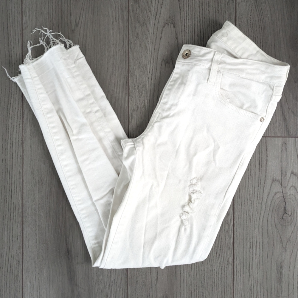 Zara White Distressed Cropped Jeans